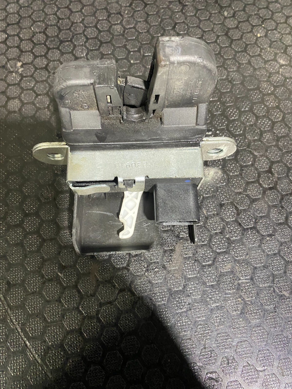 Volkswagen Rear Trunk Boot Lid Lock Latch 5K0827505A