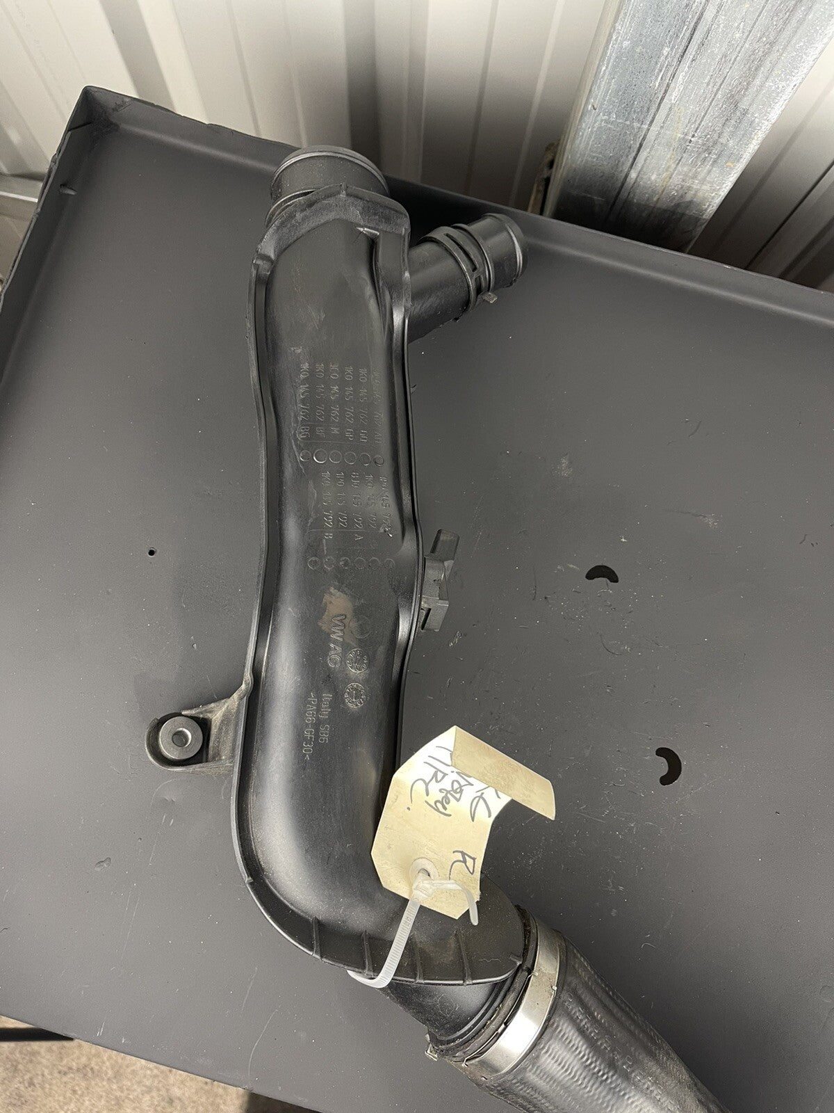 Volkswagen Golf throttle/ Intercooler pipe 1k0 145 792B- 2.0 TURBO PETROL