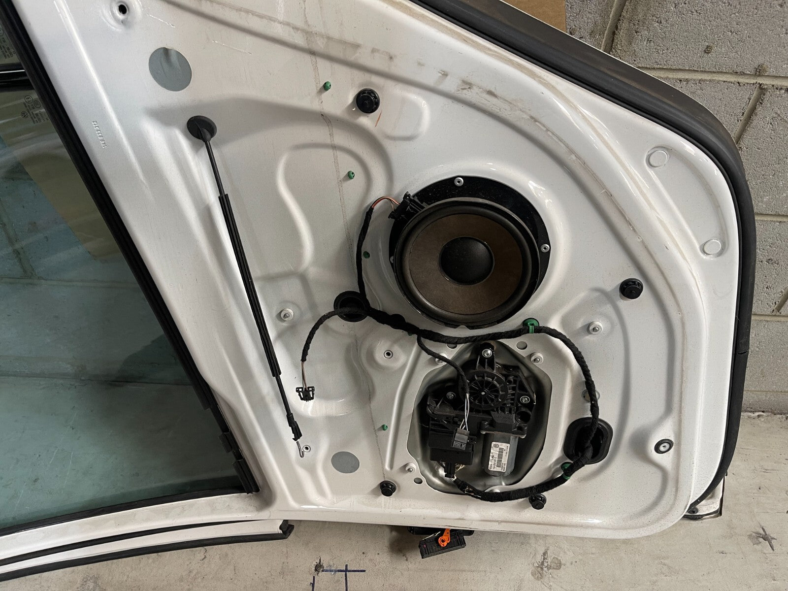 Volkswagen Golf MK5 Rear Right Door In White *Freight Available*