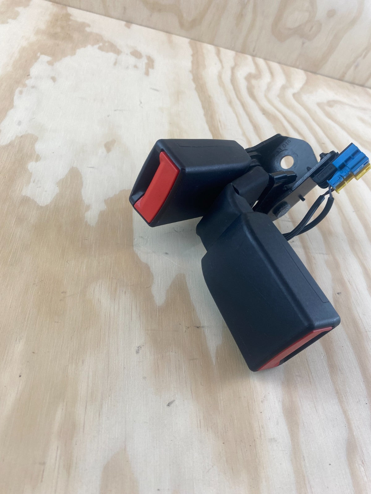 Mercedes-Benz CLA A Class Centre Middle Seat Belt Buckles A1768600469