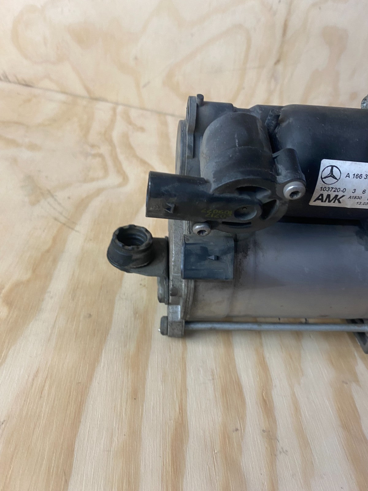 Mercedes-Benz ML GL GLE Class Air Suspension Pump A1663200204 (FAULTY)