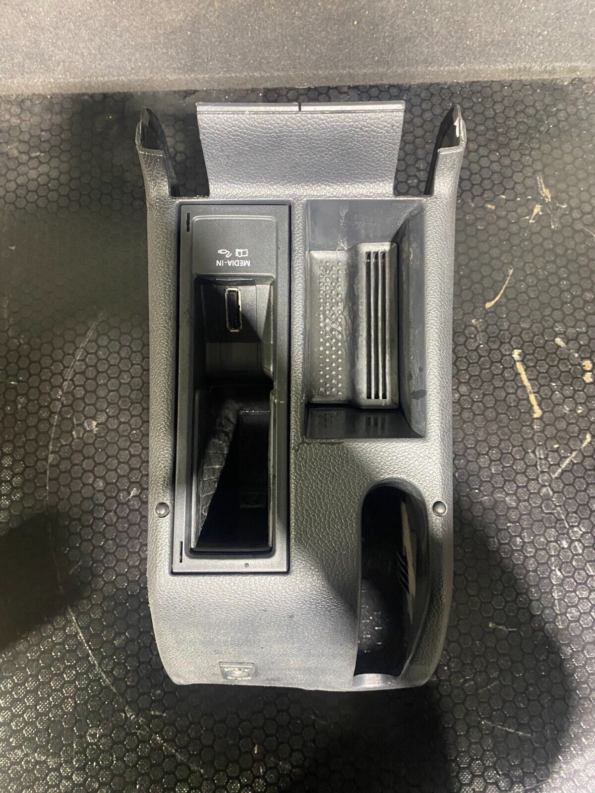 Volkswagen Golf MK5/6 Middle Console With Media In 5N0035341D 1K0863323