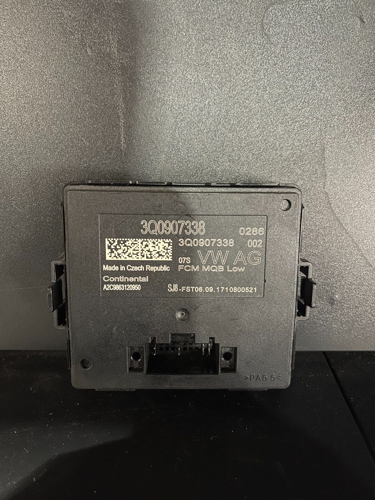 Volkswagen Headlight Range Control Unit 3Q0907338