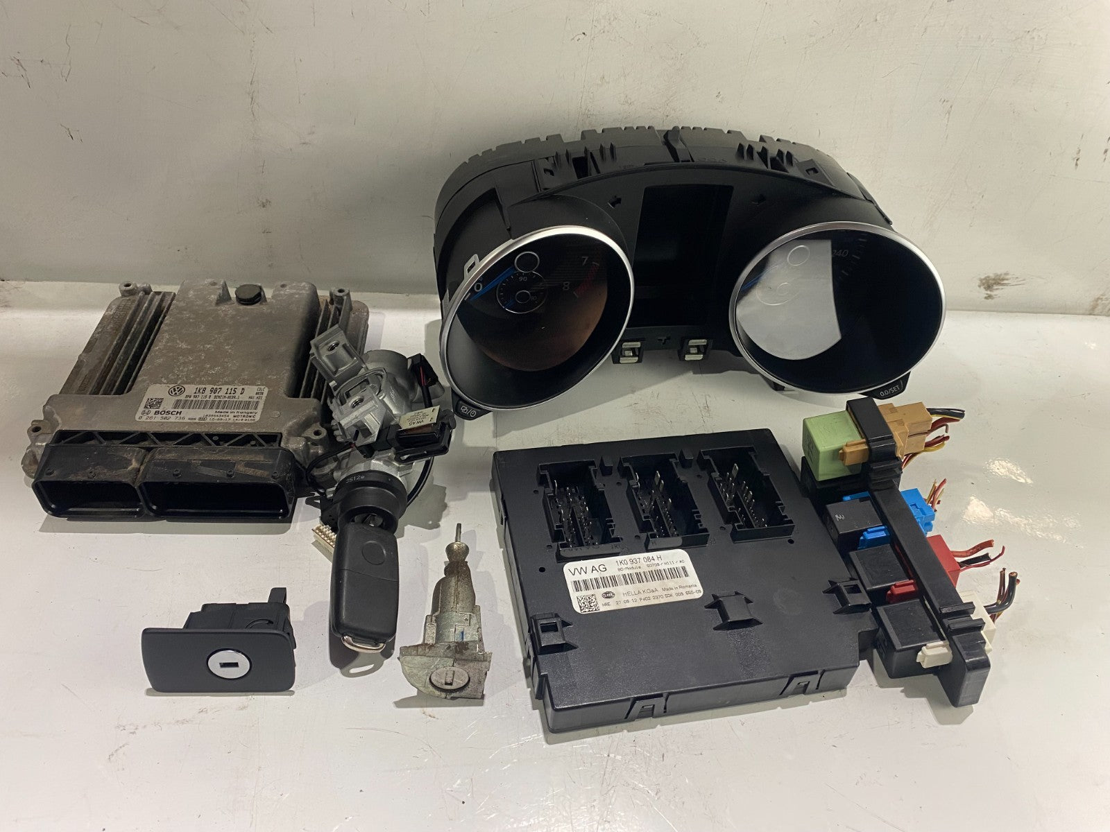 Volkswagen Golf MK6 R 2009-2013 Cluster Kit With 69,941KM 30 DAY WARRANTY