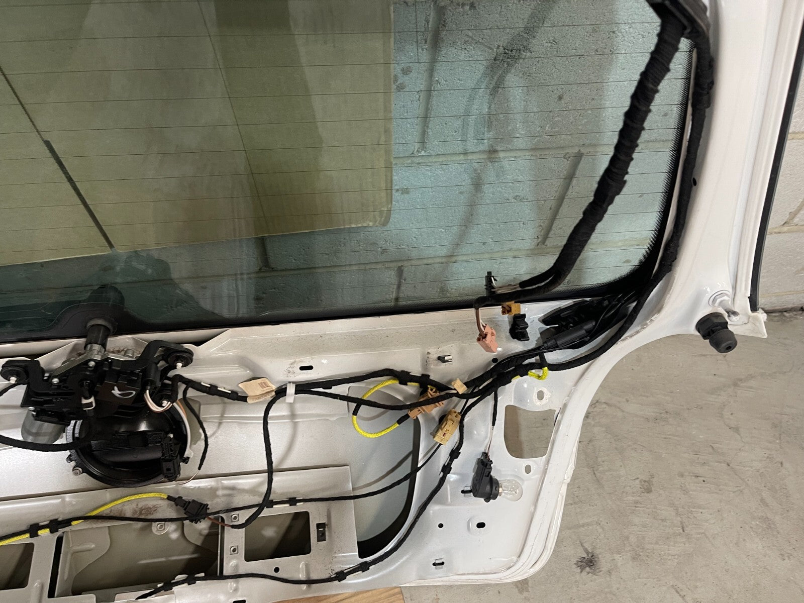 Volkswagen Golf MK5 Boot / Trunk In White *Freight Available*