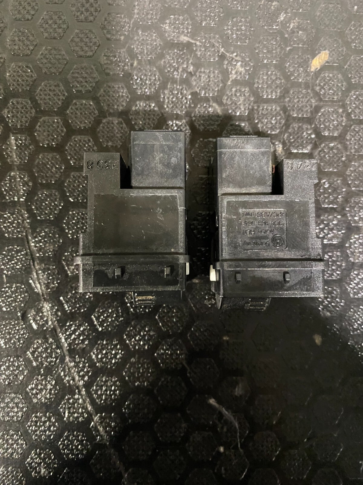 Volkswagen Passat R36 Front Heated Seats Adjustable Switch 3C0963563B 3C0963564B