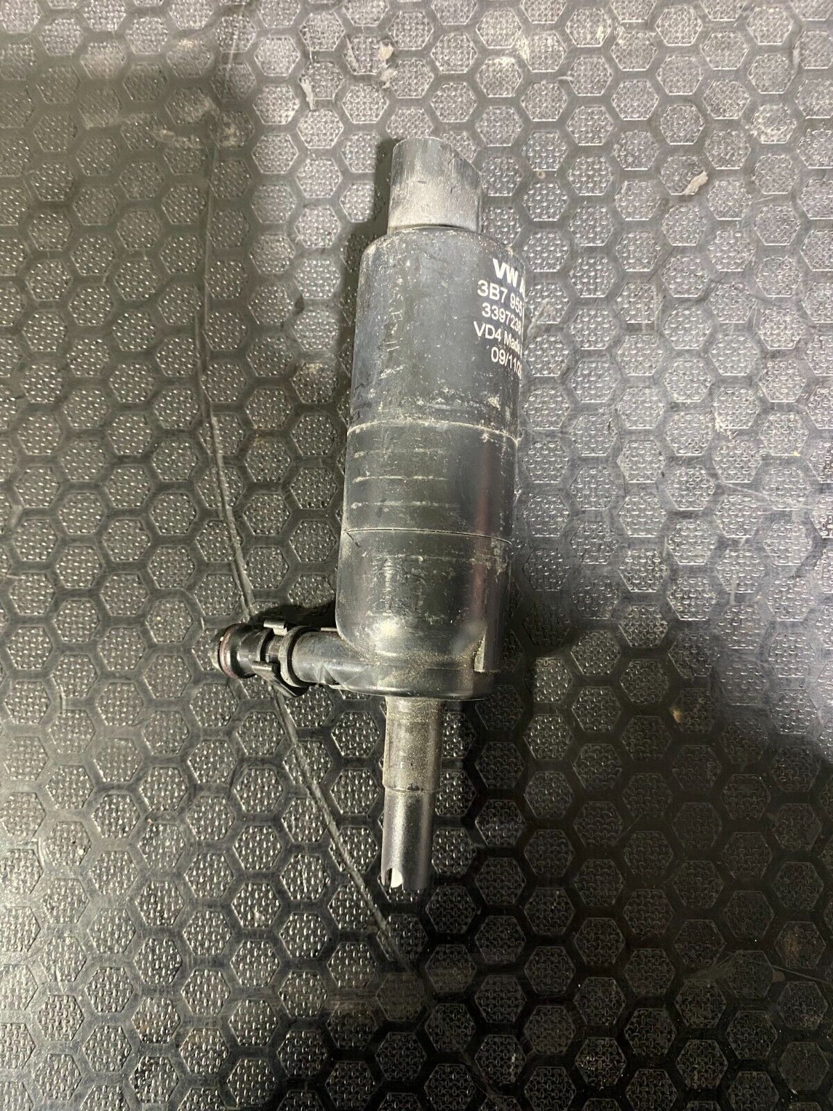 Volkswagen Washer Bottle Pump 3B7955681