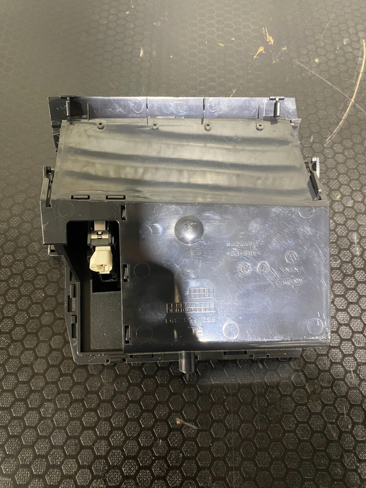 Volkswagen Golf Mk7 Centre Console Storage Compartment USB AUX-IN 5G2863391