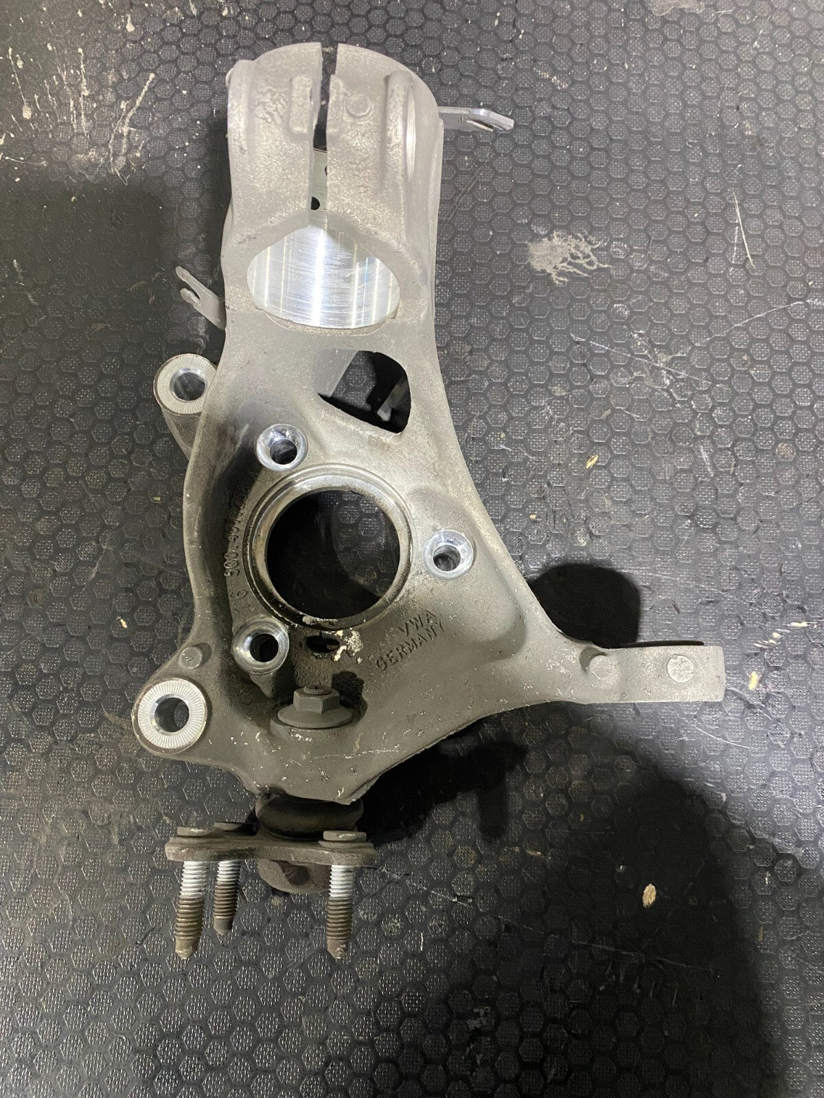 Volkswagen Golf MK7 GTI/R Front Right Hub 5Q0407258A