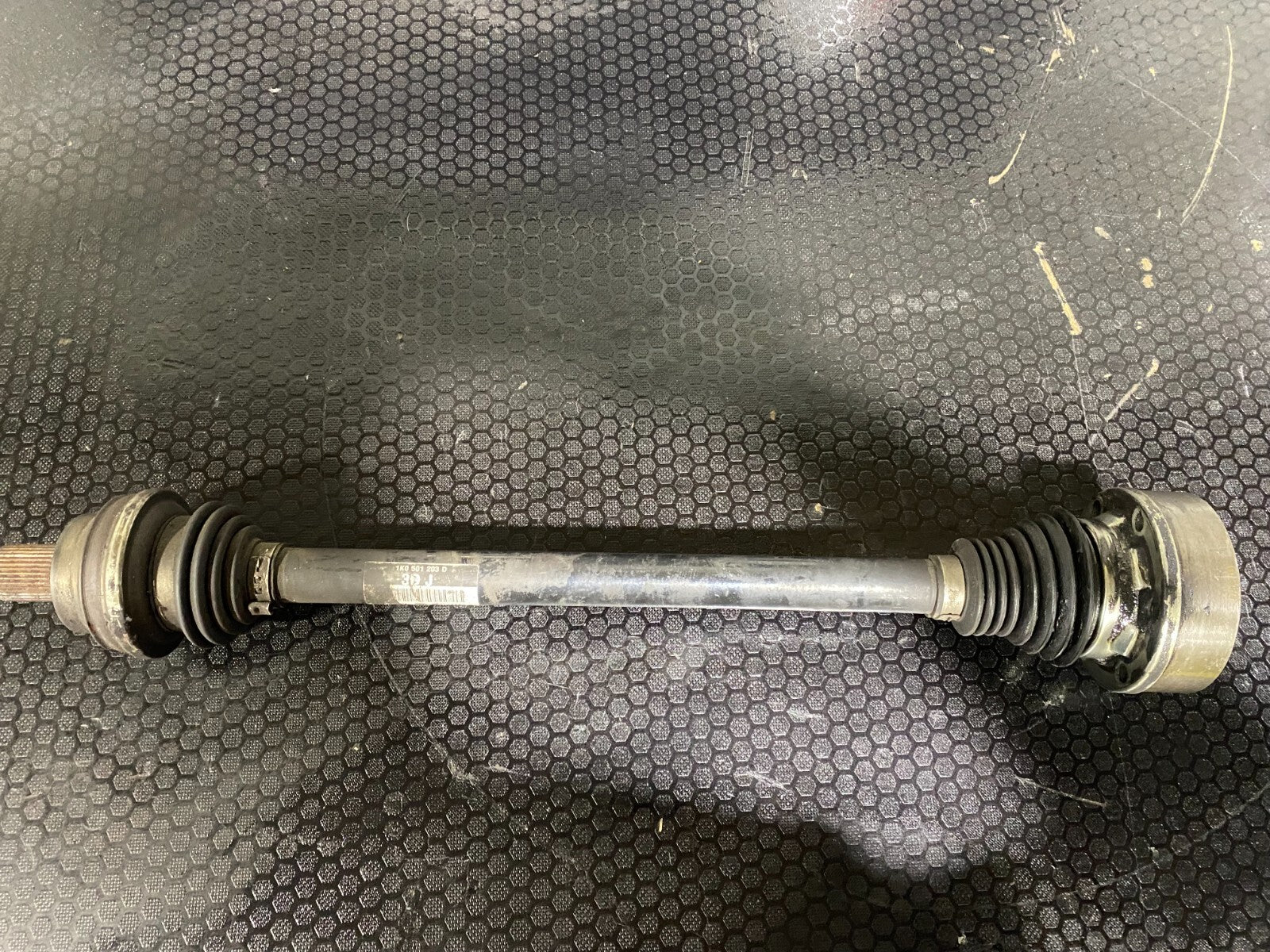 Volkswagen Passat R36 / MK5 R32 / MK6 R Rear Left Driveshaft 1K0501203D