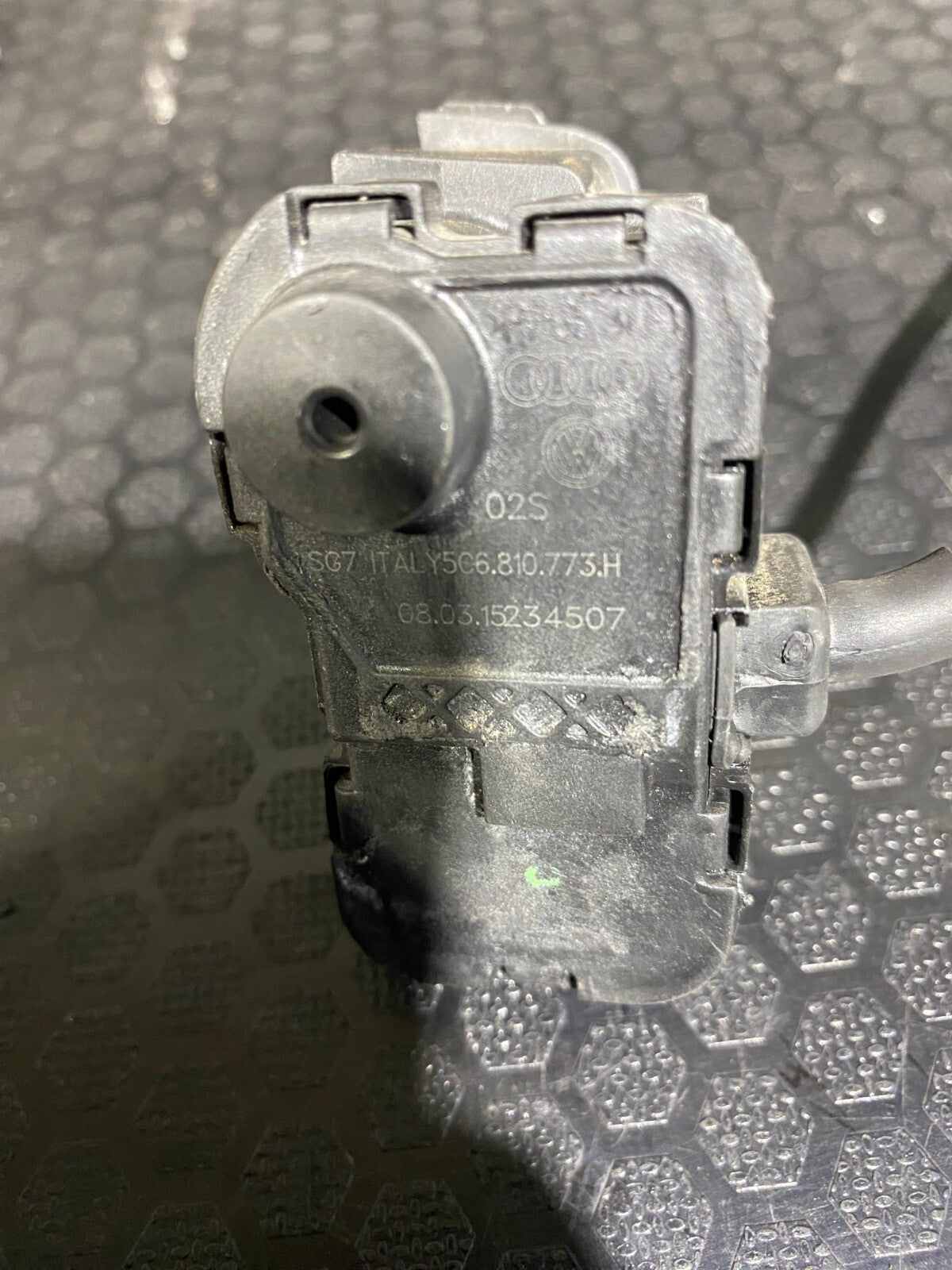 Volkswagen Fuel Tank Cap Locking/Opening Actuator 5C6810773H