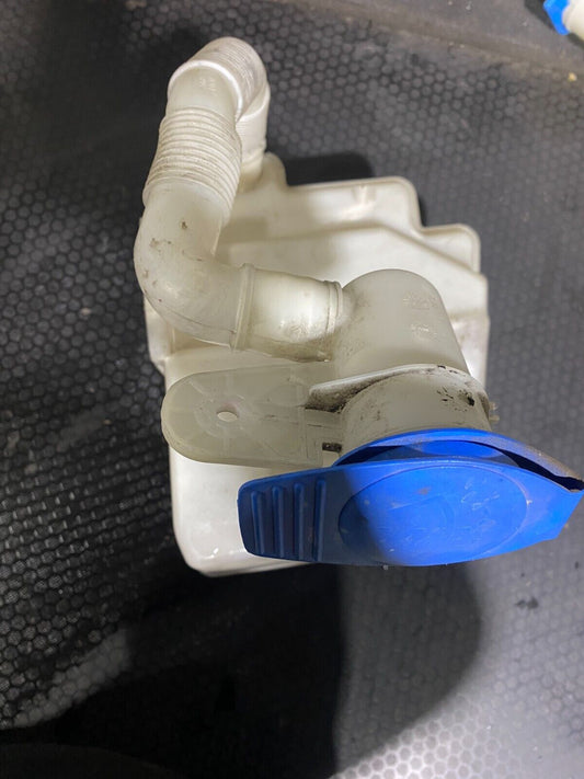Volkswagen Golf MK7 windshield washing tank 5Q0955449AF 