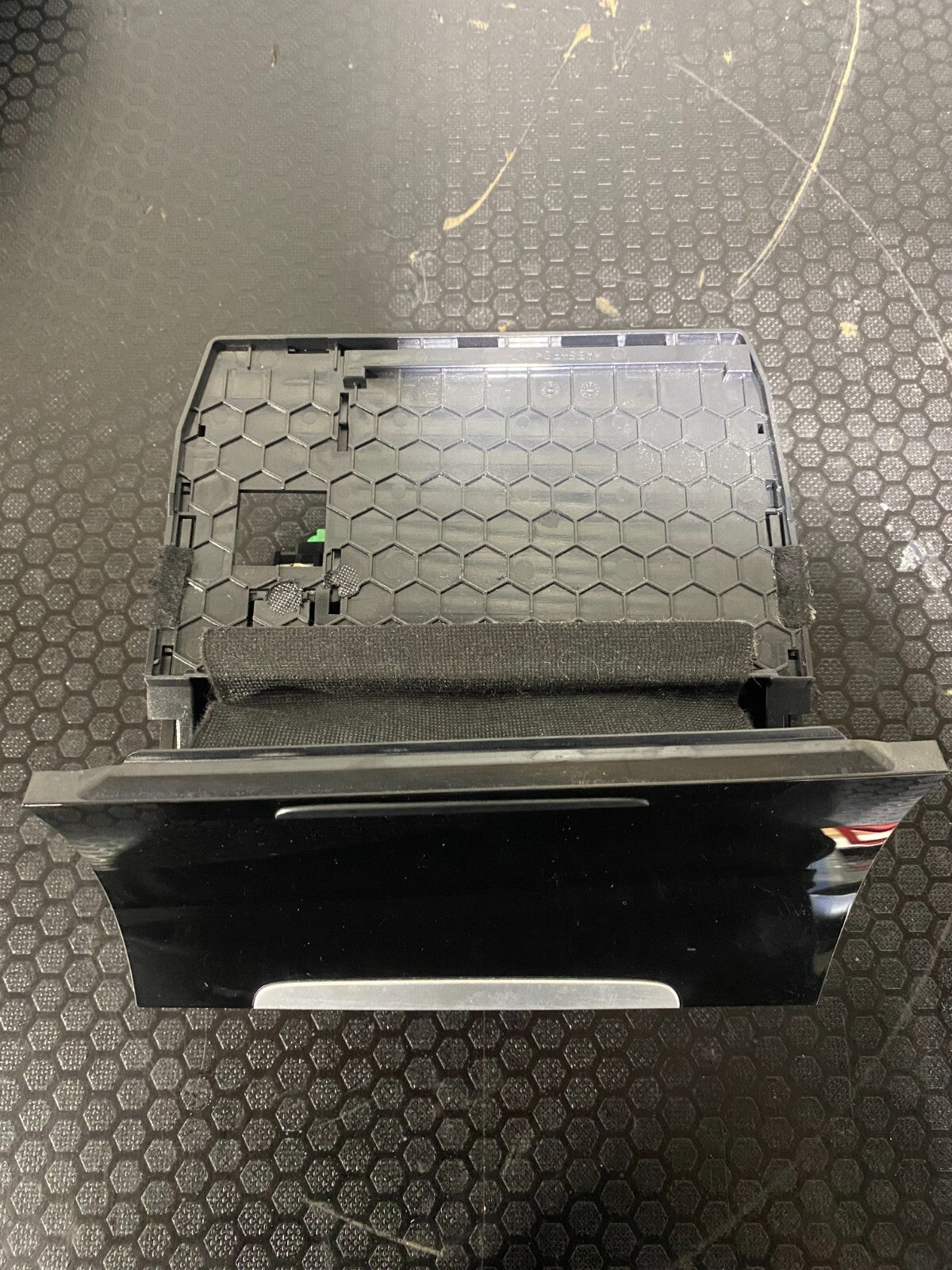 Volkswagen Golf Mk7 Centre Console Storage Compartment USB AUX-IN 5G2863391