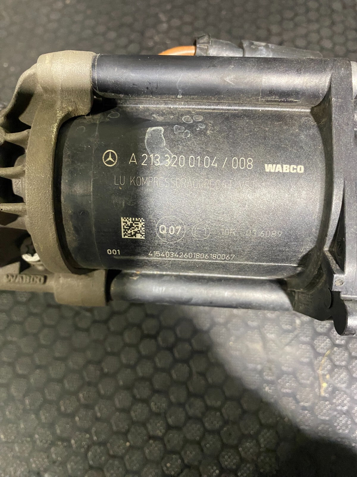 Mercedes-Benz Air Suspension Compressor A2133200104