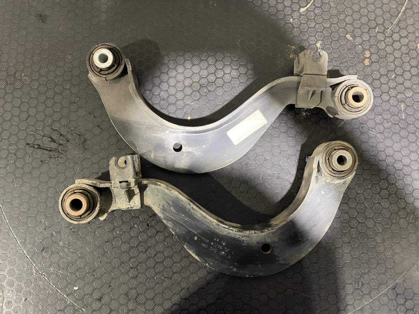 Volkswagen Golf MK5/MK6 Control Arm Set 1K0505323N