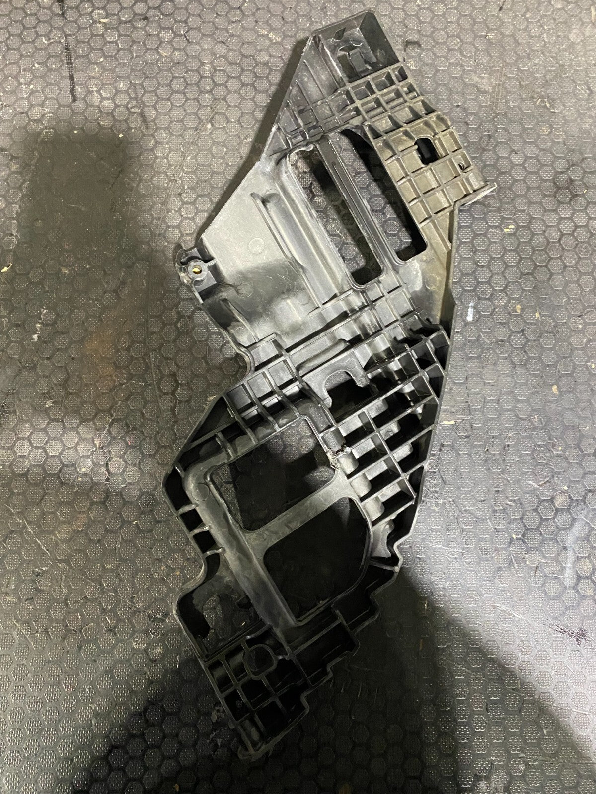 VOLKSWAGEN GOLF MK6 09-12 RIGHT HEADLIGHT BRACKET 5K0807228A