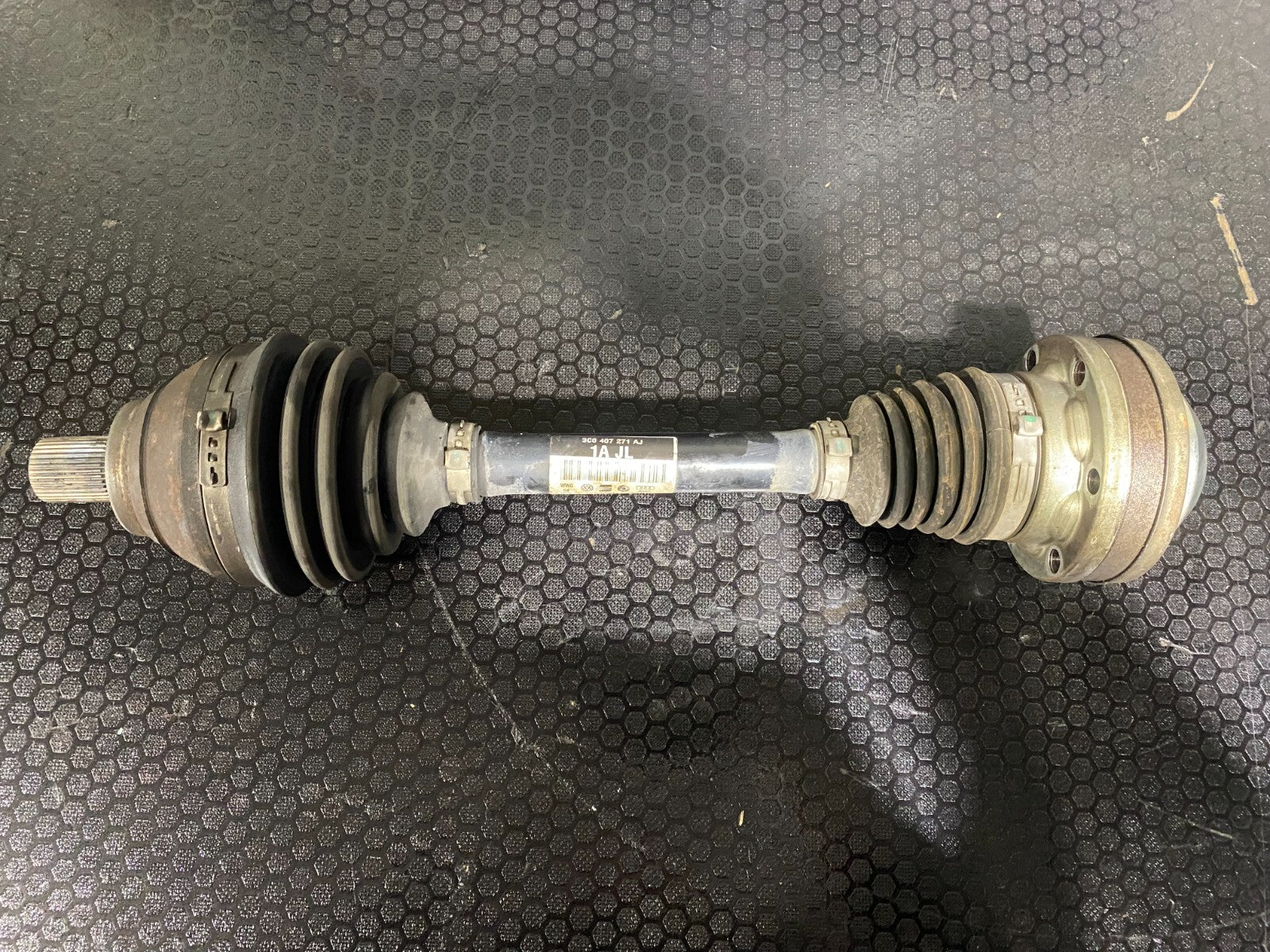 Volkswagen Passat R36 / MK6 R Front Left Driveshaft 3C0407271AJ