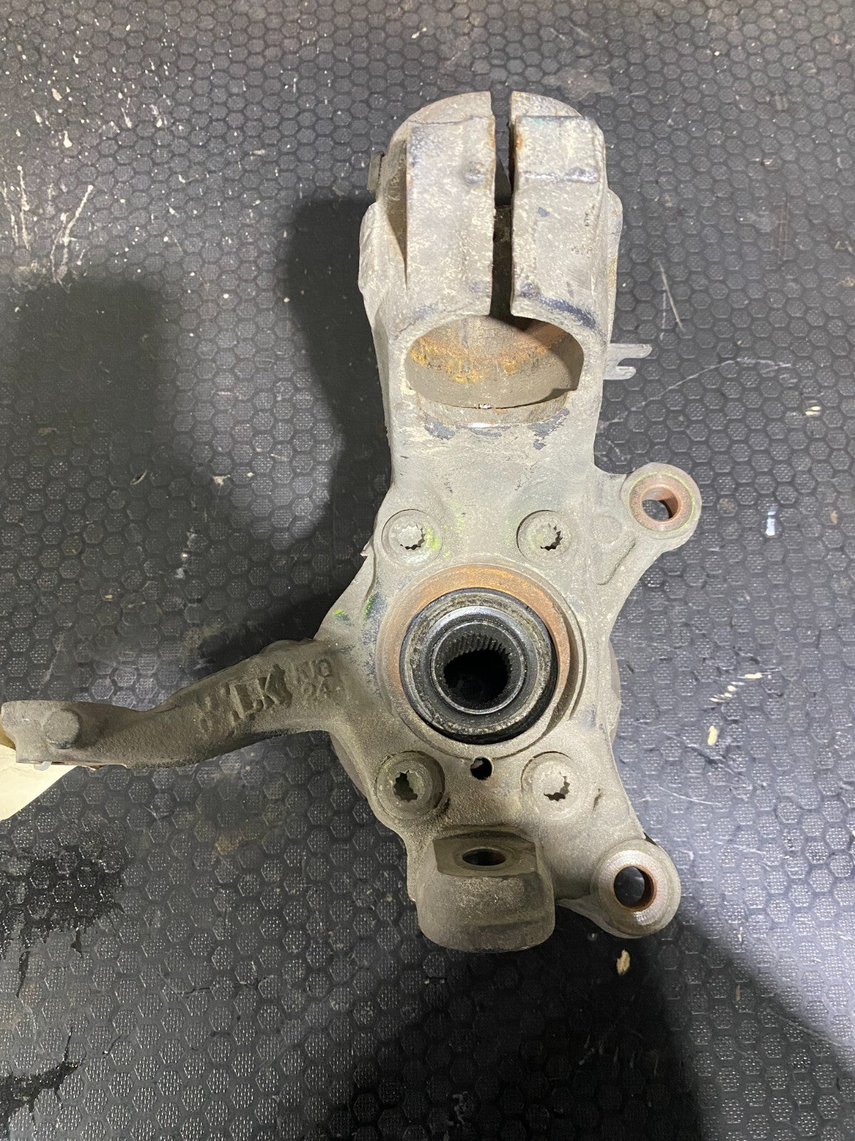 Volkswagen Golf MK5 R32 / MK6 R Front Left Hub