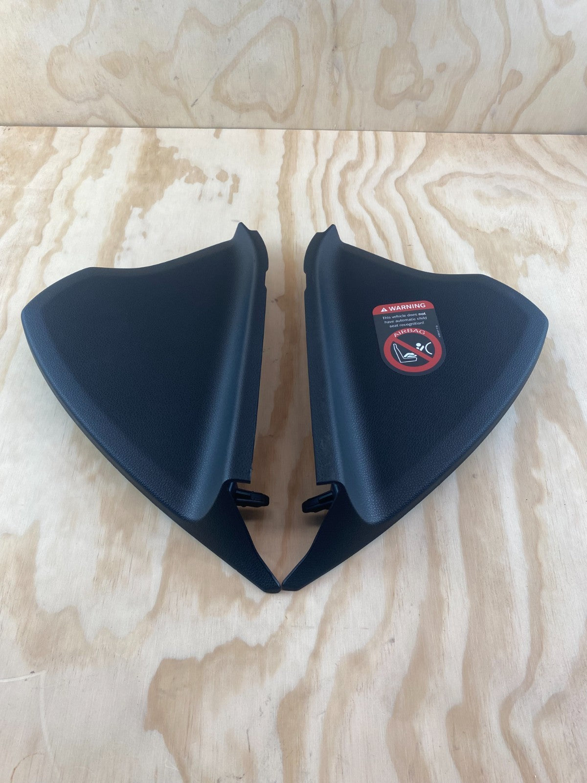 Mercedes-Benz GLA A Class Side Dashboard Cover A1766800289 A1766800189