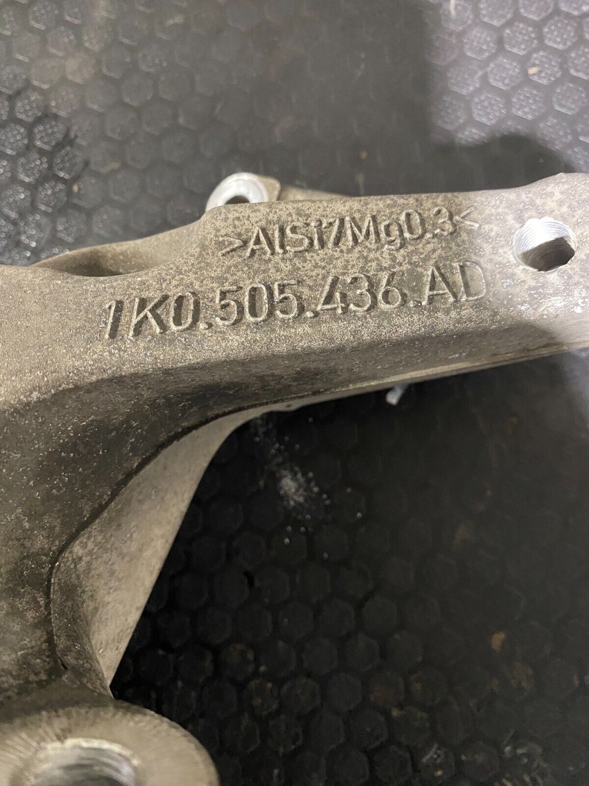 Volkswagen MK5 R32 / MK6 R Rear Right Hub 1K0505436AD