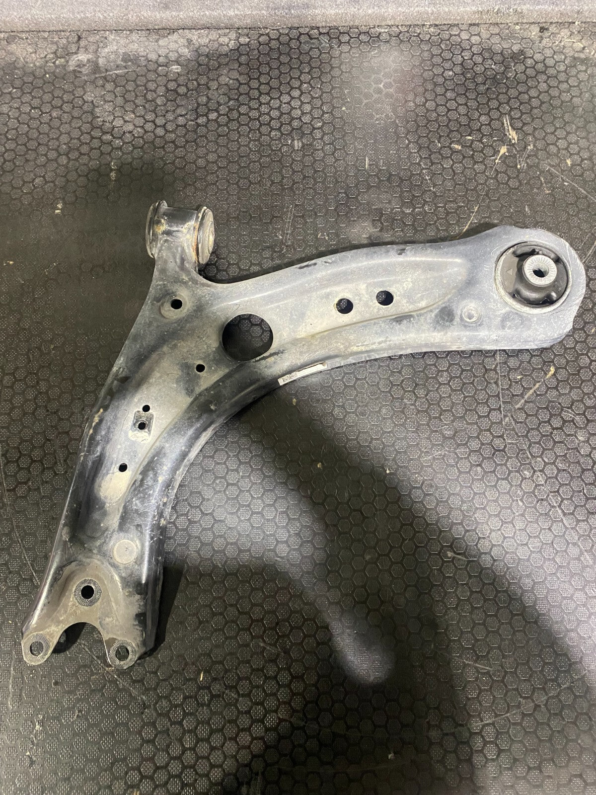 Volkswagen MK7-7.5 Control Arm Right 5Q0407151R / 5Q0407151J / 5Q0407151L