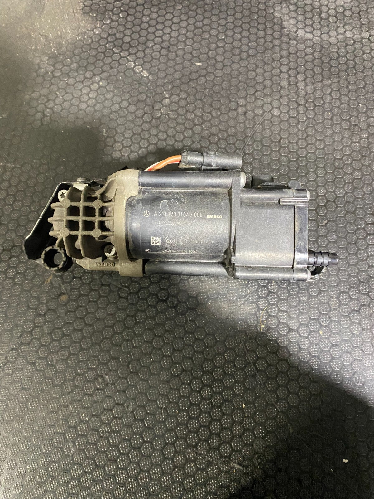 Mercedes-Benz Air Suspension Compressor A2133200104