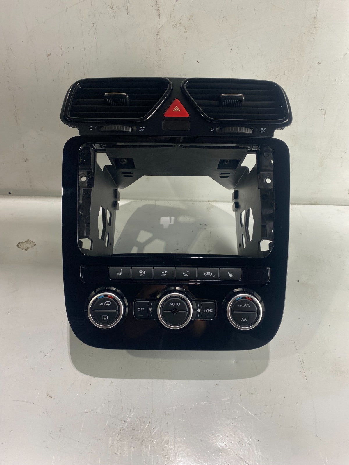 Volkswagen Scirocco / EOS Centre Airvent And Surround 1Q0819735C / 3AA907044BQ