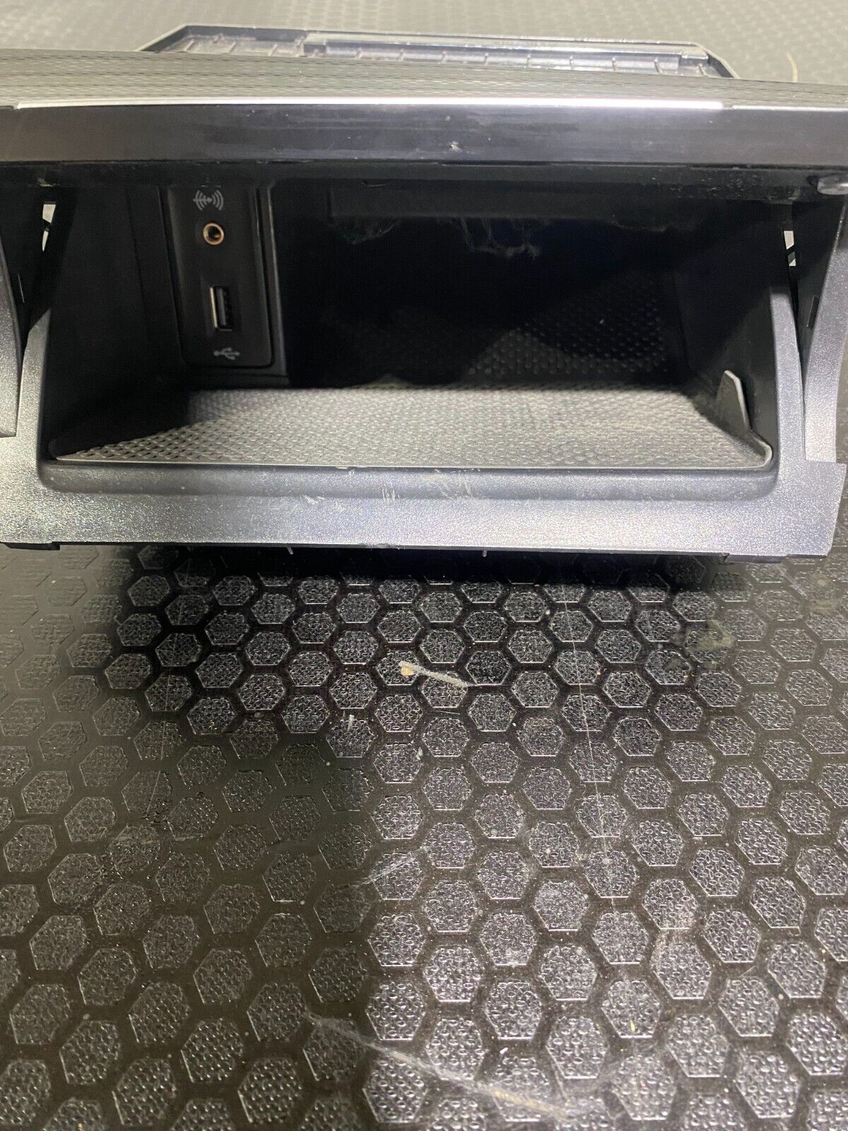 Volkswagen Golf Mk7 Centre Console Storage Compartment USB AUX-IN 5G2863391