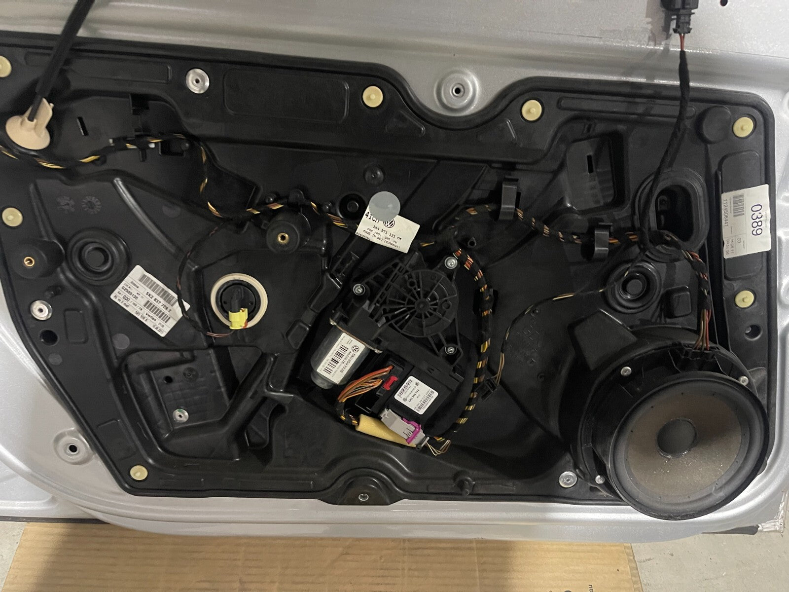 Volkswagen Golf MK6 Front Left Door In Silver *Freight Available*