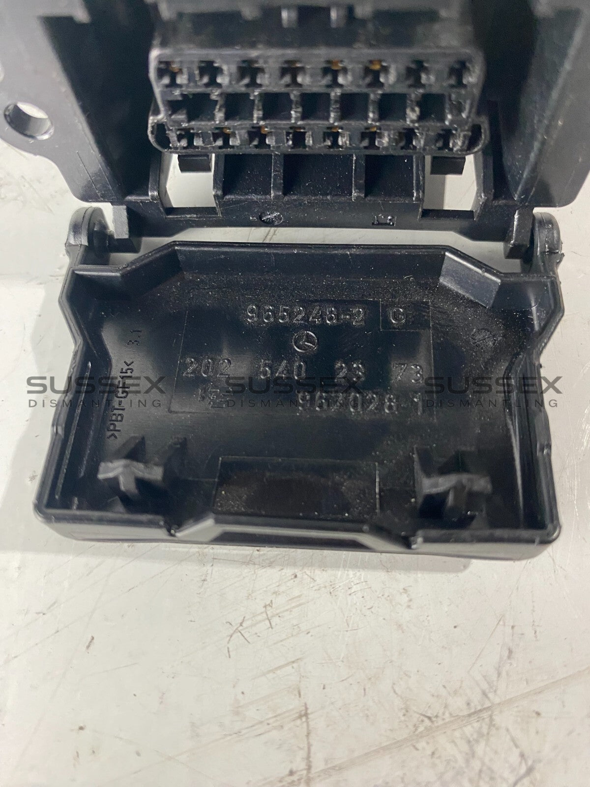 Mercedes-Benz OBD Bracket With Wires A2025402373