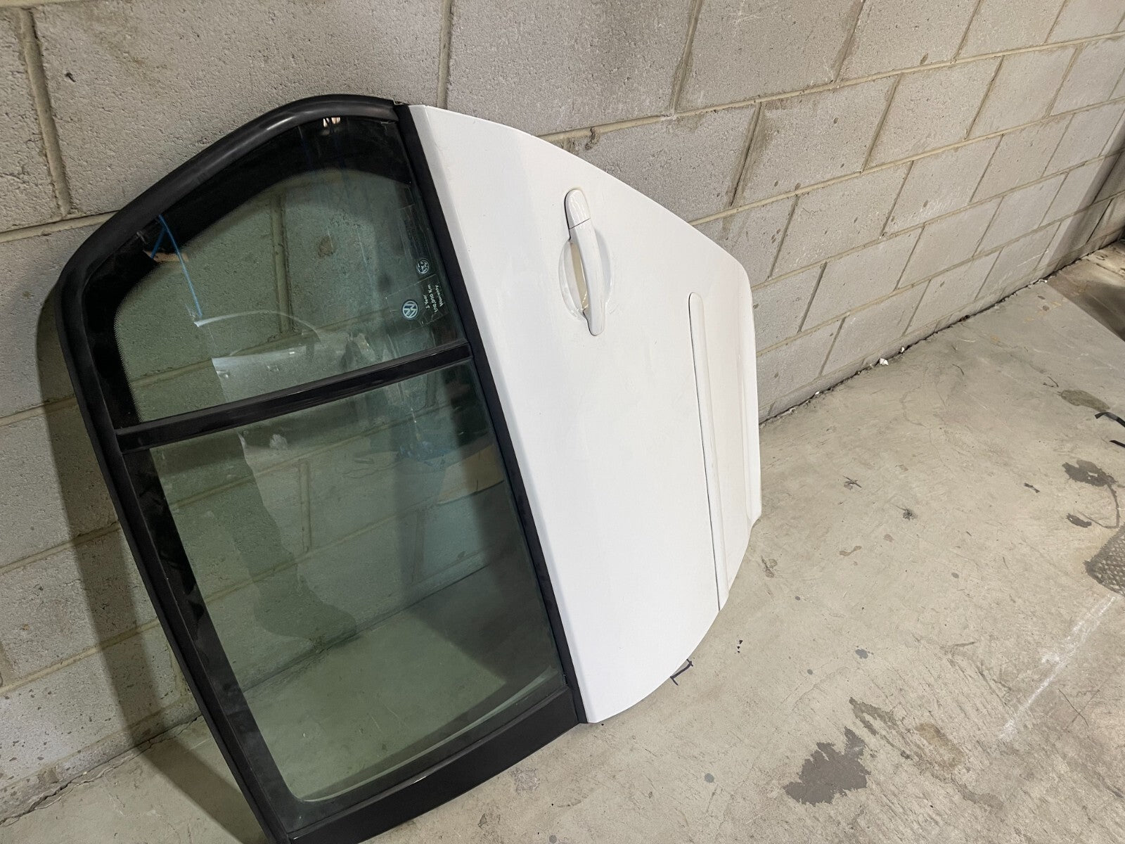 Volkswagen Golf MK5 Rear Left Door In White *Freight Available*