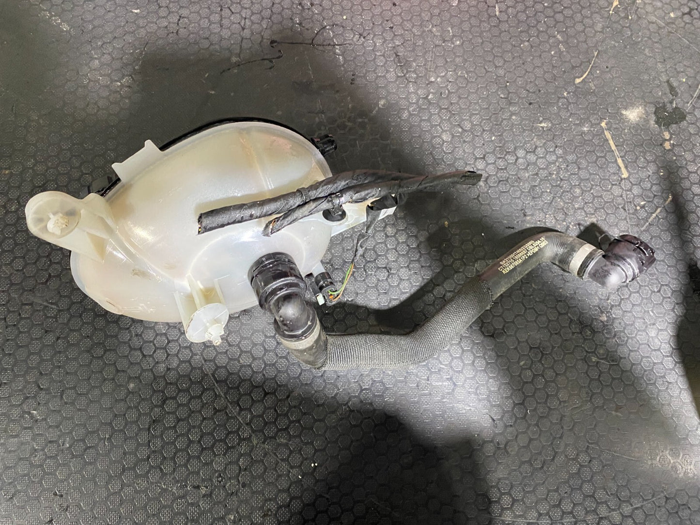 Mercedes-Benz Coolant Bottle With Piping A2055000049