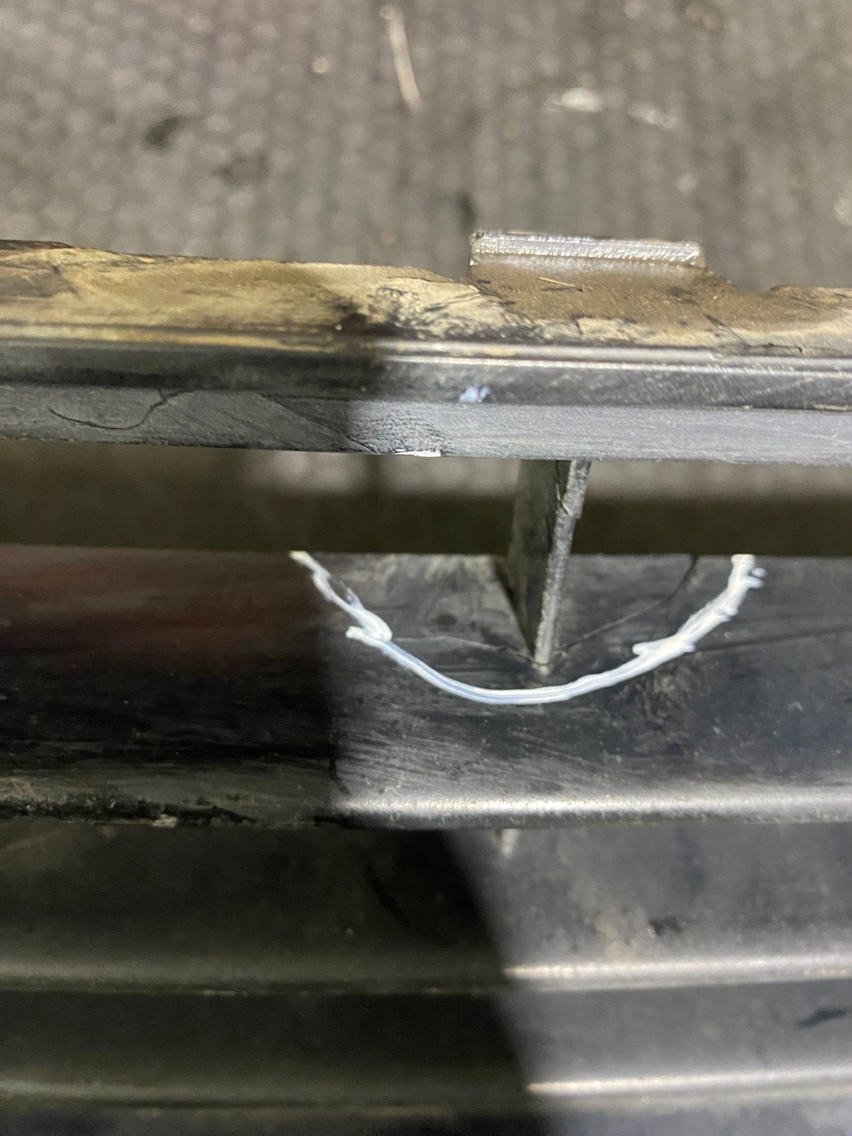 Volkswagen Jetta MK5 Front Lower Grill 1K0853101A (Slightly Damaged)