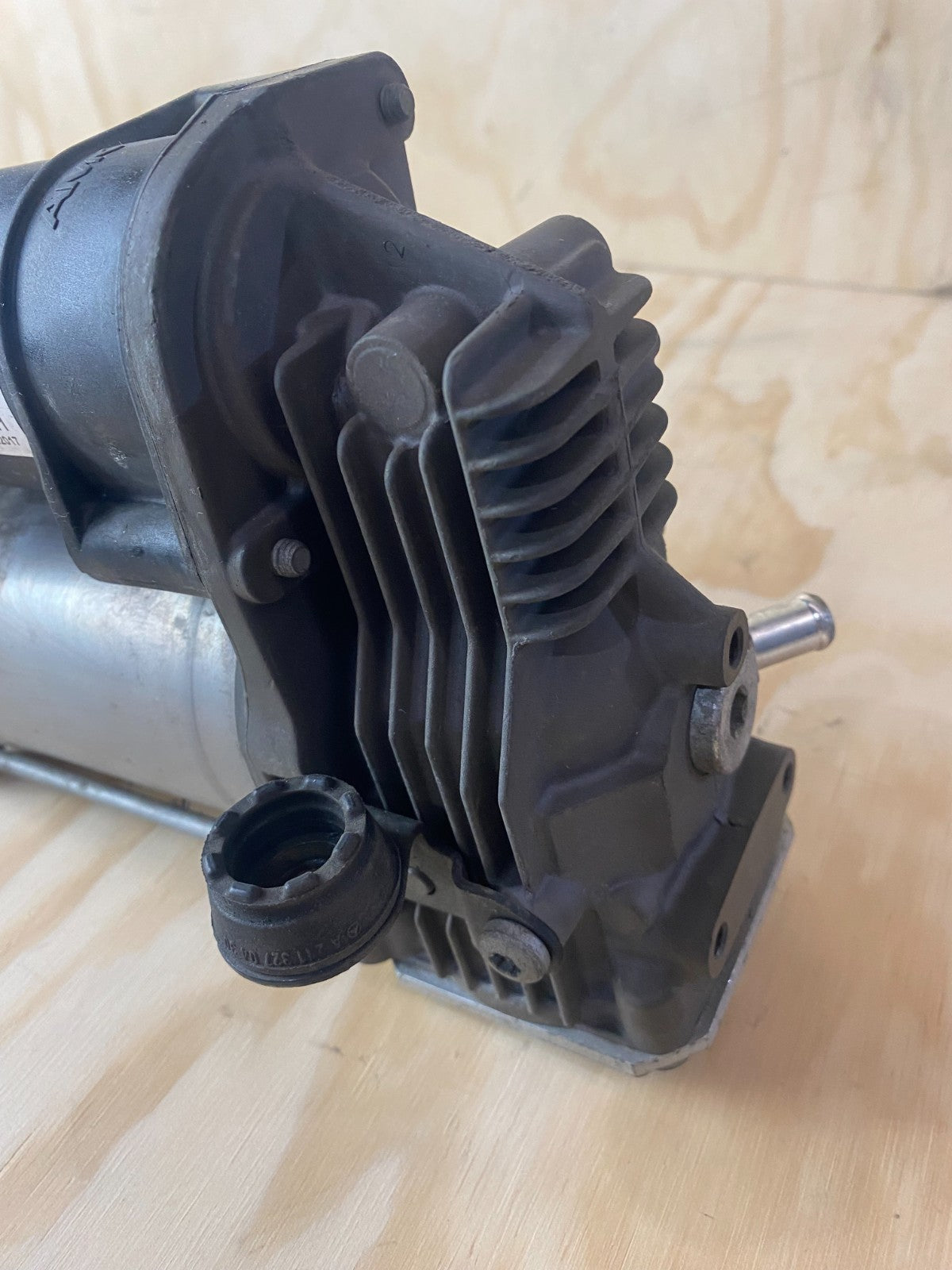 Mercedes-Benz ML GL GLE Class Air Suspension Pump A1663200204 (FAULTY)