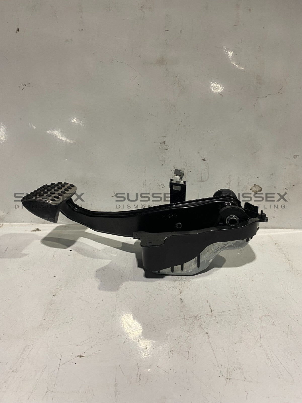 Mercedes-Benz Brake Pedal A2052920515