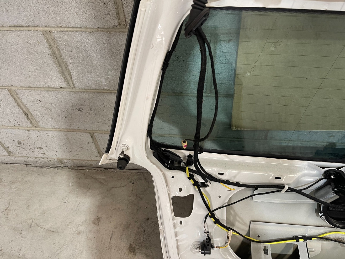 Volkswagen Golf MK5 Boot / Trunk In White *Freight Available*