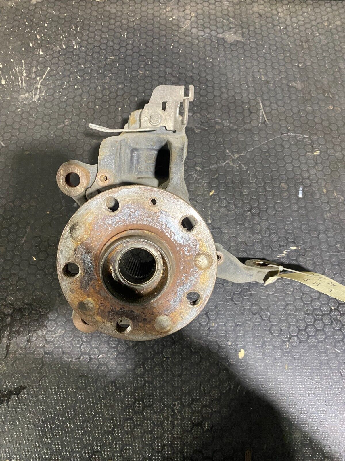 Volkswagen Golf MK5 R32 / MK6 R Front Left Hub