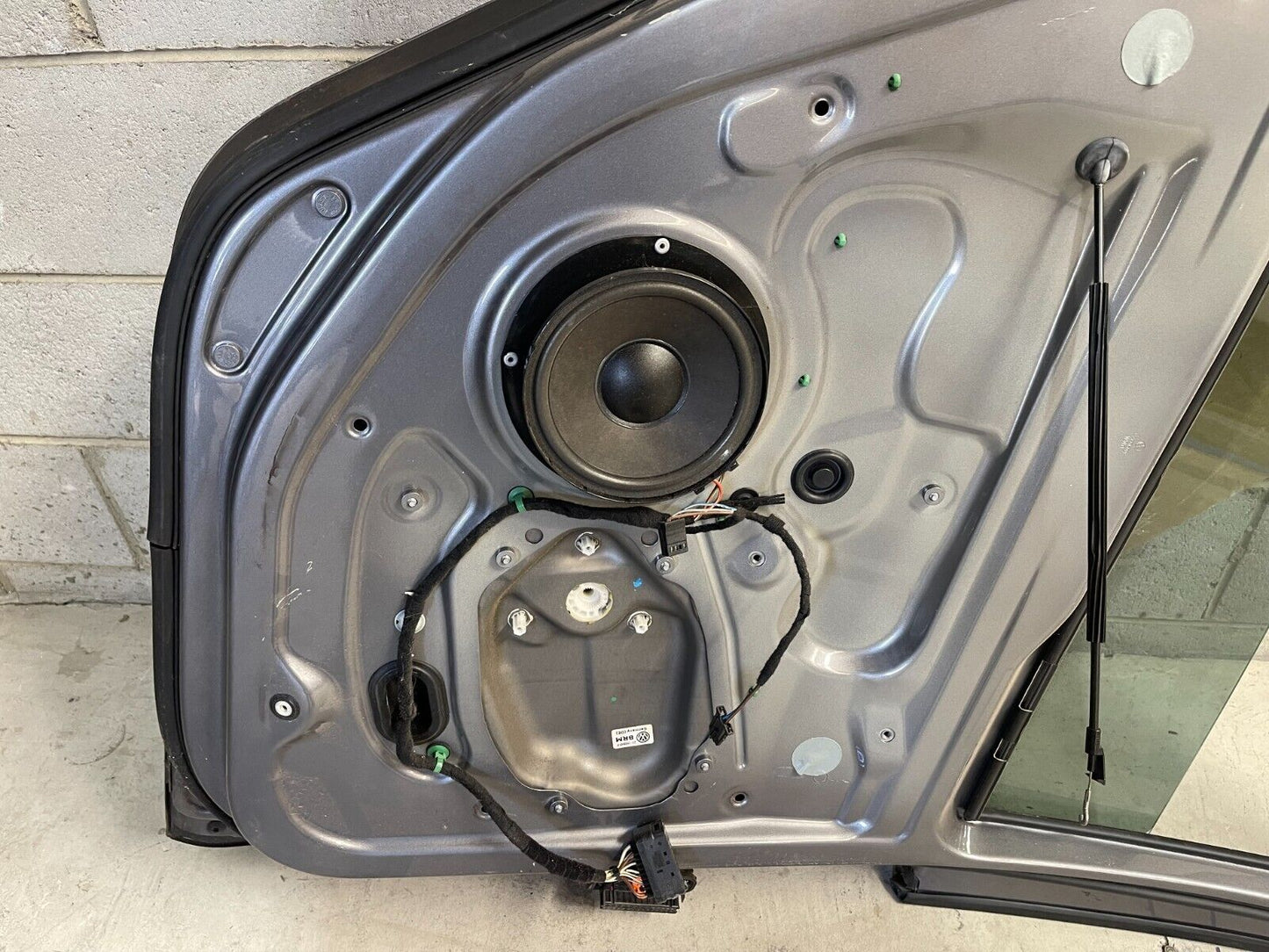 Volkswagen Golf MK5 Rear Left Door In Grey *Freight Available*