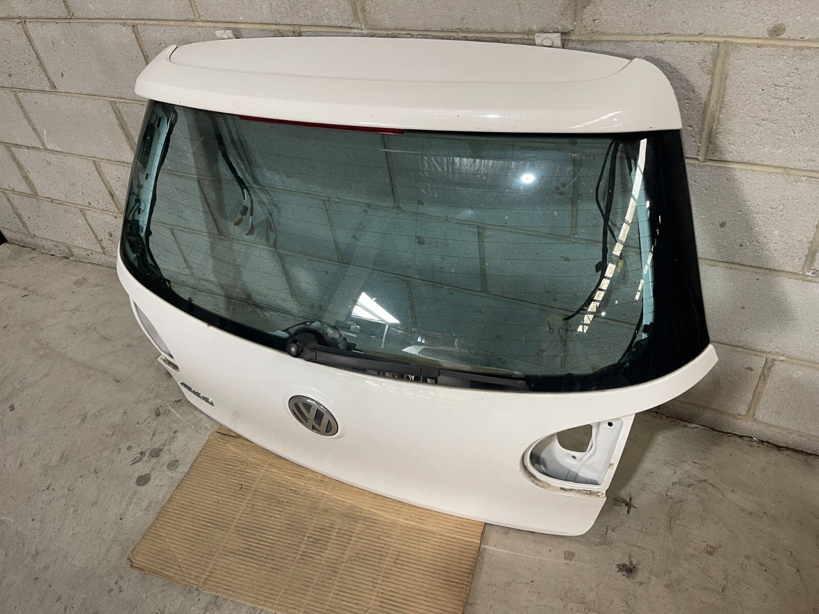 Volkswagen Golf MK5 Boot / Trunk In White *Freight Available*