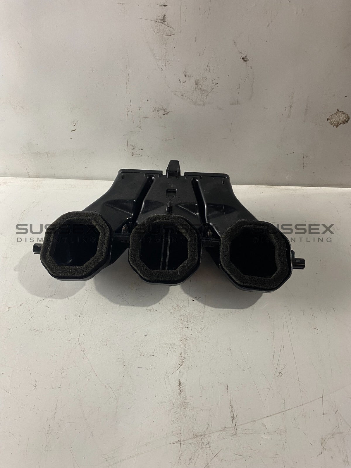 Mercedes-Benz Dashboard Centre Air Vent Duct A2058309001