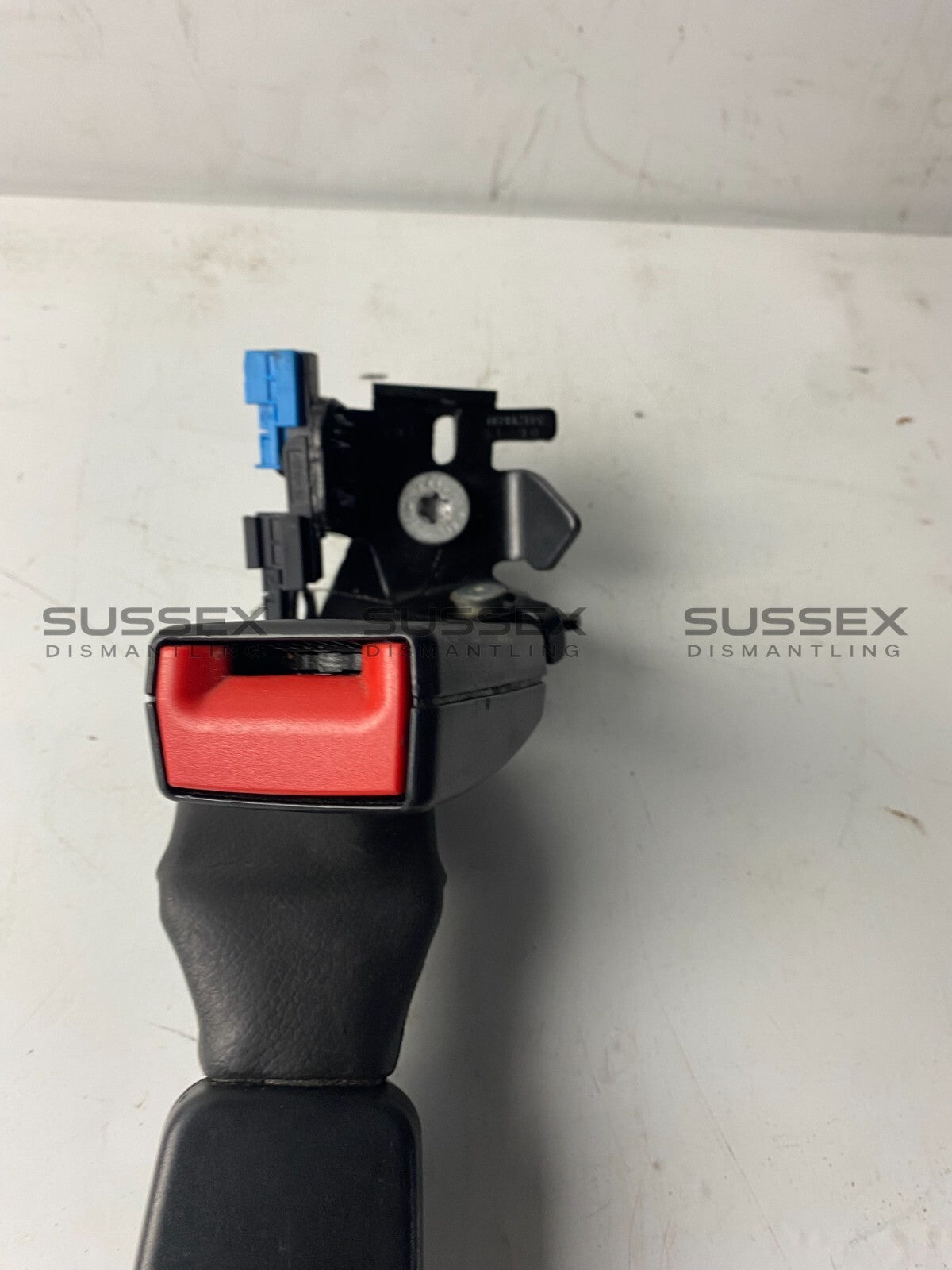 Mercedes-Benz Rear Middle And Right Seat Belt Buckle (Broken Plug) A2058600469