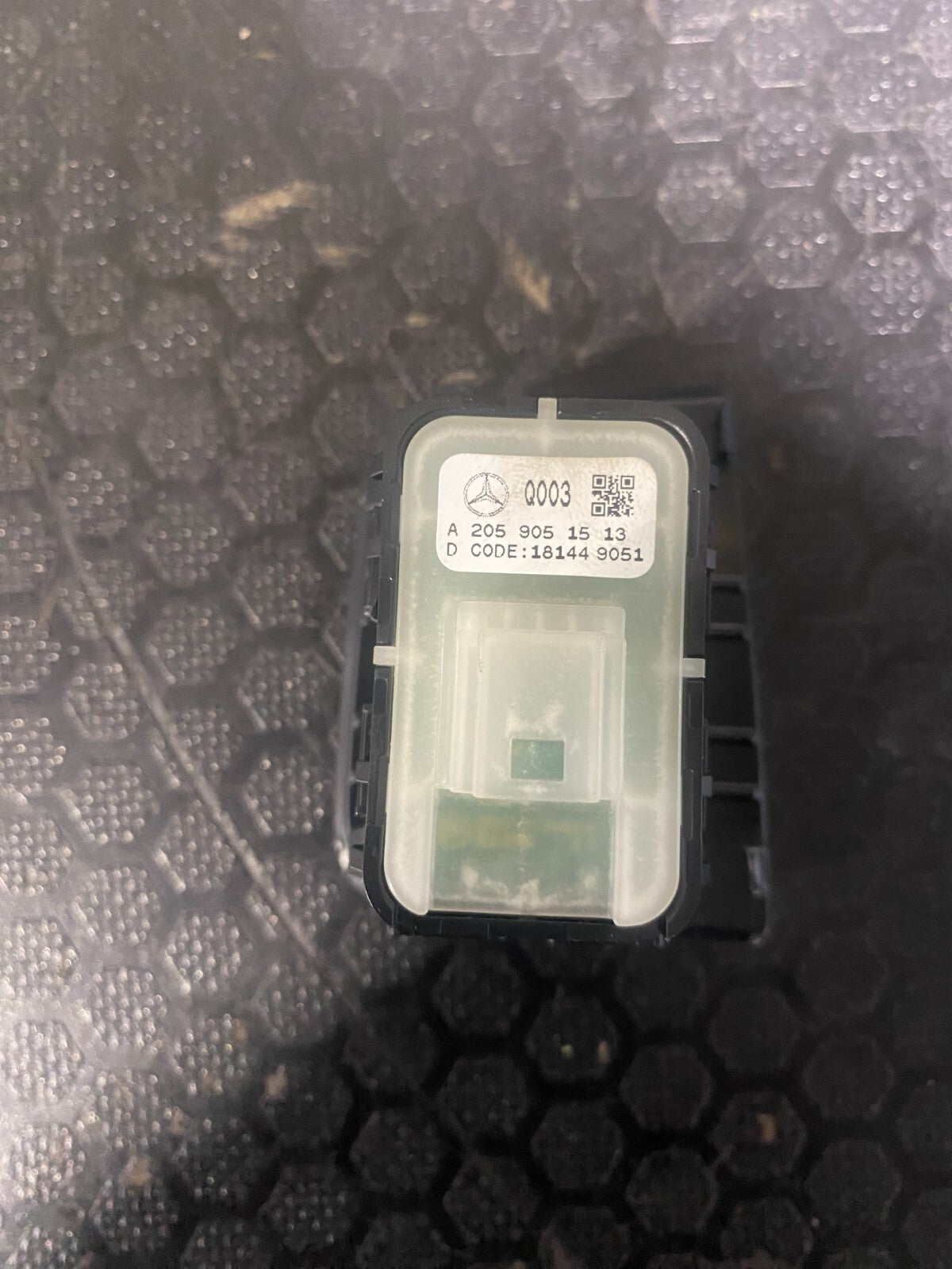 GENUINE Mercedes-Benz Passenger Front Left Window Switch W/ Bracket A2059051513