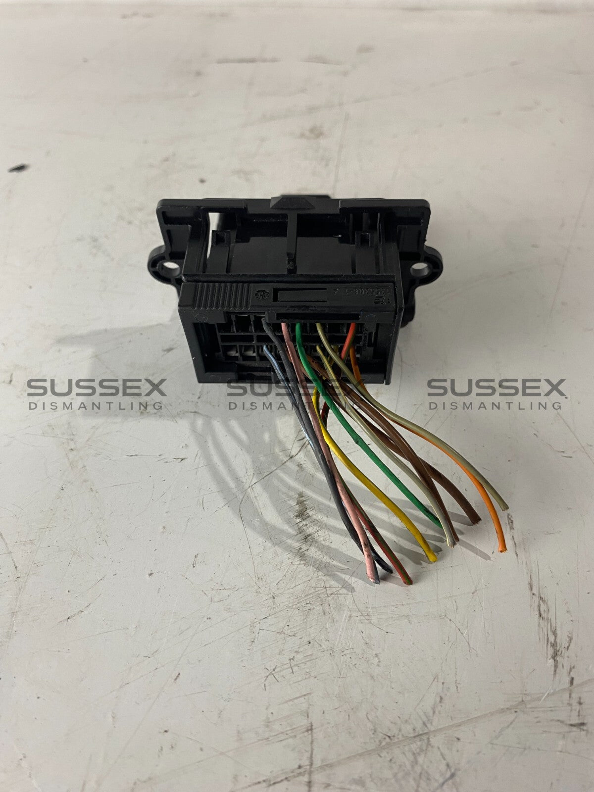 Mercedes-Benz OBD Bracket With Wires A2025402373
