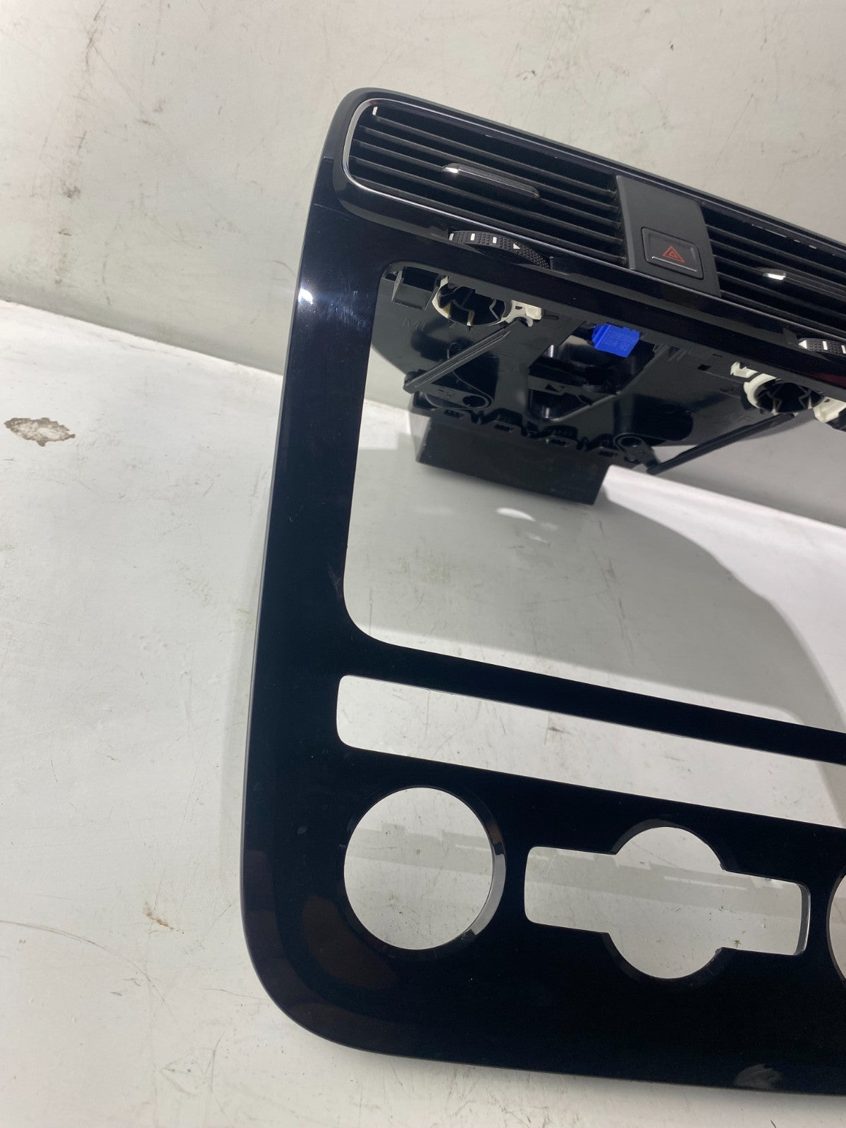 Volkswagen Scirocco Facelift Centre Air Vent With Piano Black Surround 1K8819728