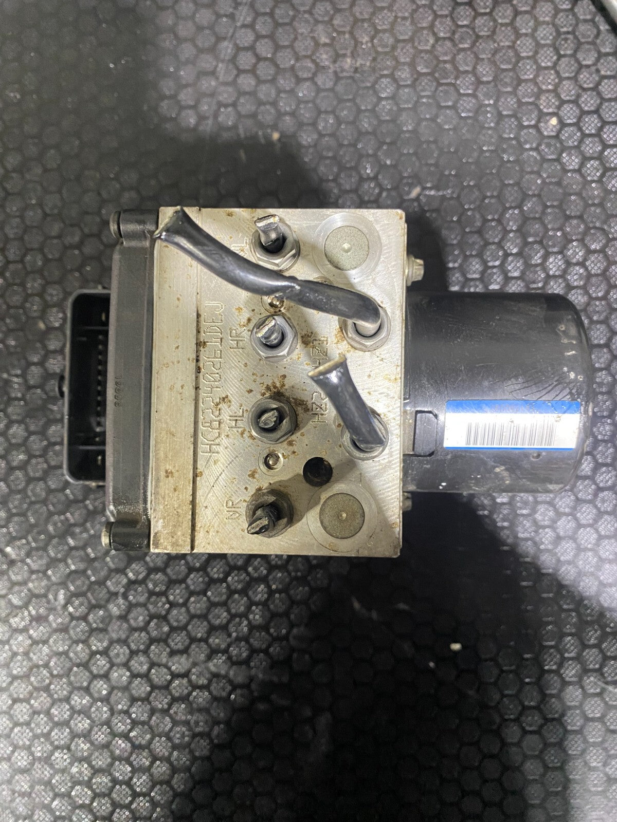 Volkswagen Golf ABS Brake Pump Module 3C0614109P