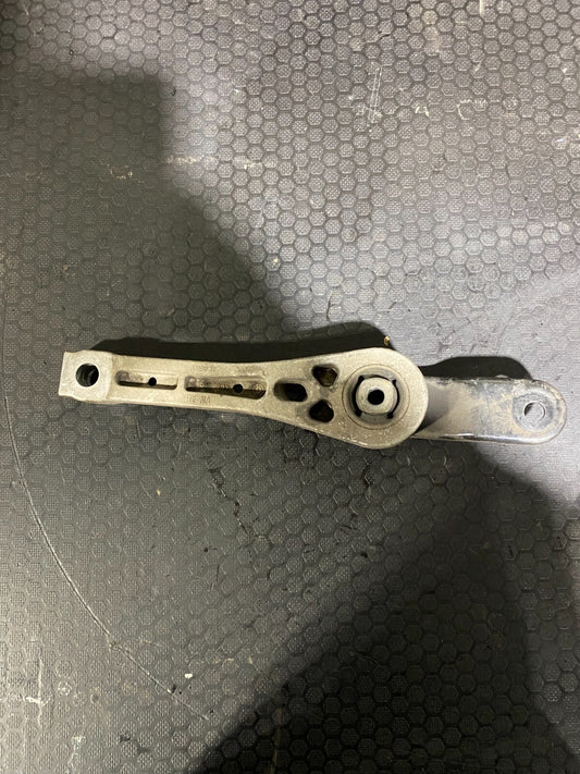 Volkswagen Golf MK5/MK6 Dog Bone Mount 1K0199855BB