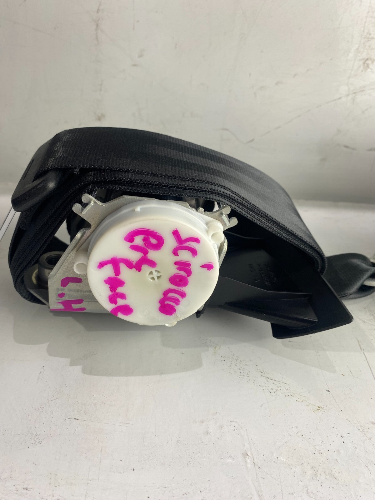 Volkswagen Scirocco 2008-2014 Pre-Facelift Rear Seatbelt Set 1K8857806 1K8857805