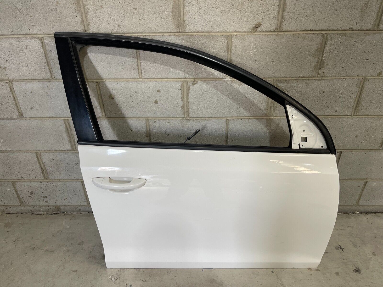 Volkswagen Golf MK6 Front Right Door In White *Freight Available*