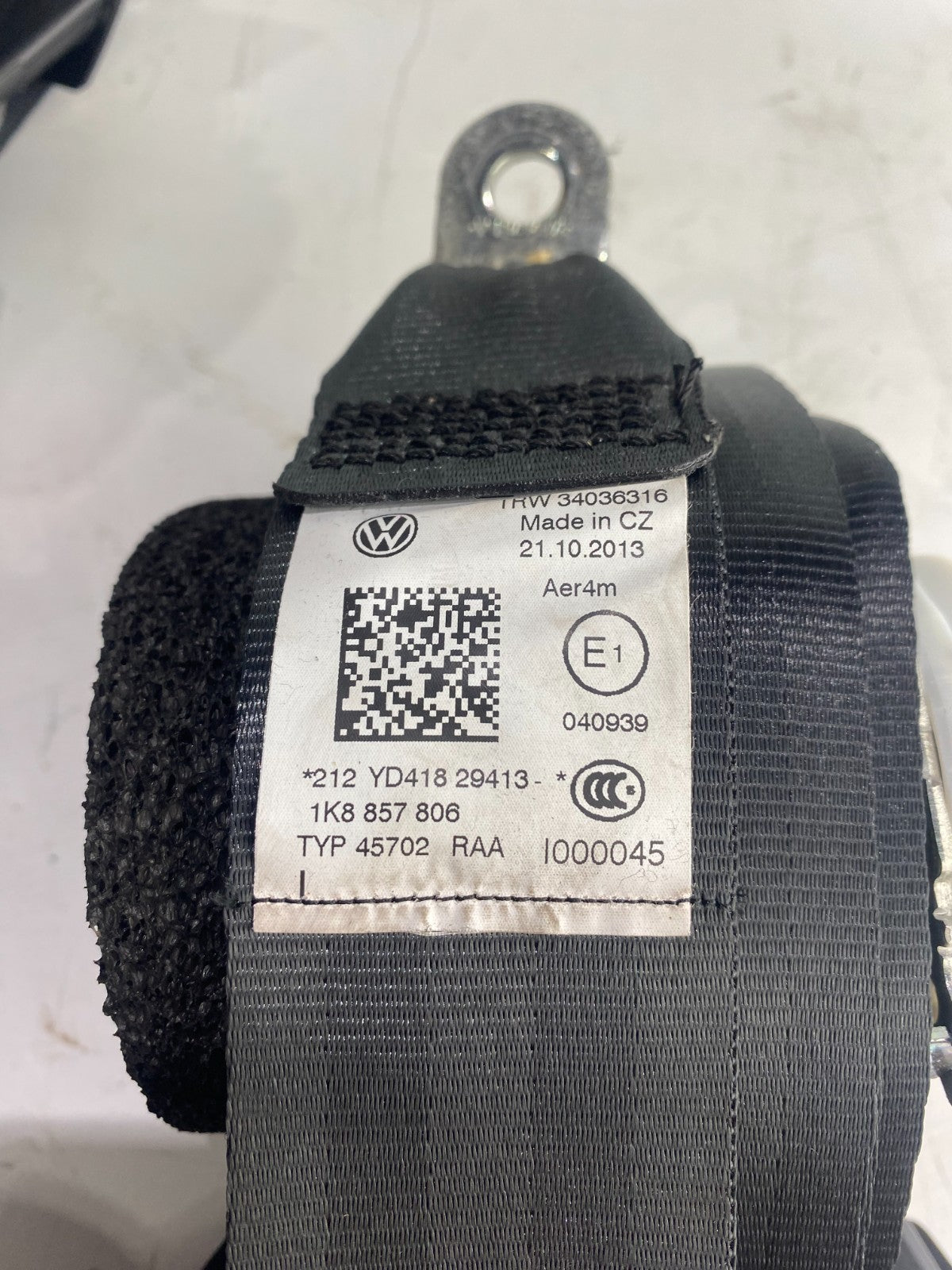 Volkswagen Scirocco 2008-2014 Pre-Facelift Rear Seatbelt Set 1K8857806 1K8857805