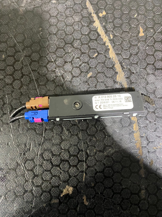 Mercedes-Benz C63s 2019-2021 A2139052510 Antenna Radio Signal Module
